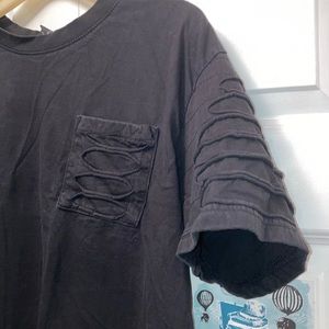 DETAILED TEE SHIRT